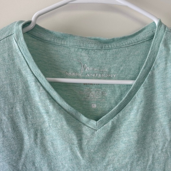 Marc Anthony Mint Green V-Neck Tee / B39 - Picture 3 of 3